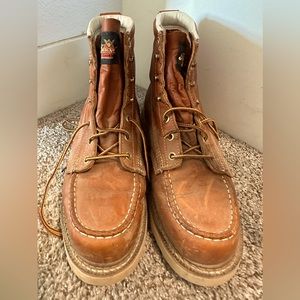 Thorogood moc toe lace up boots. Size 8.5 D.